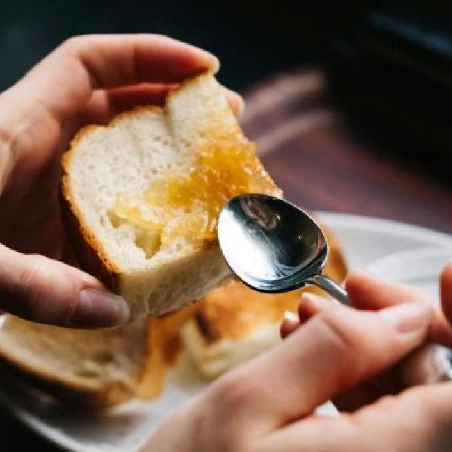 Área de servicio y restaurante cafetería